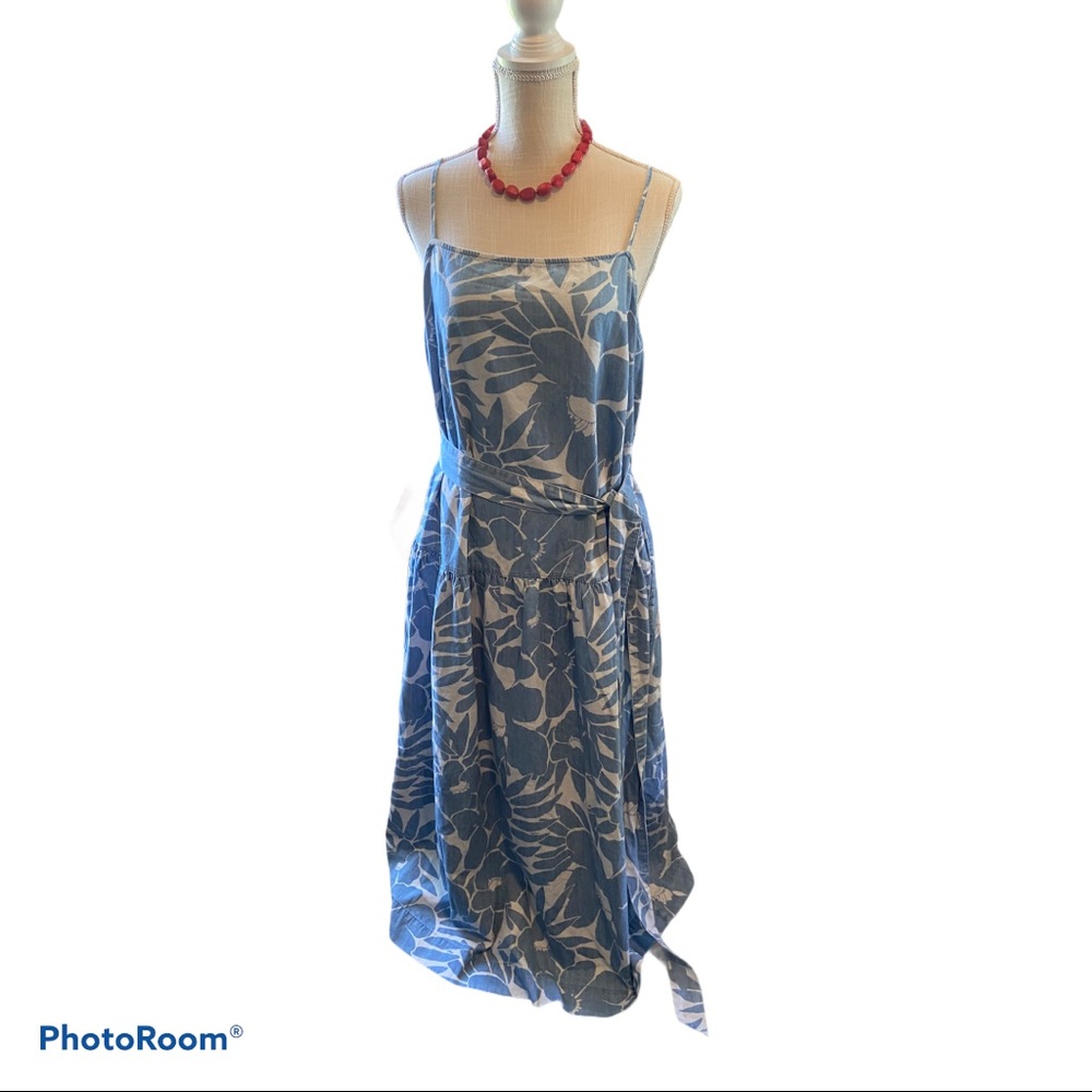 Beautiful size large blue and white floral dress - Picture 4 of 4